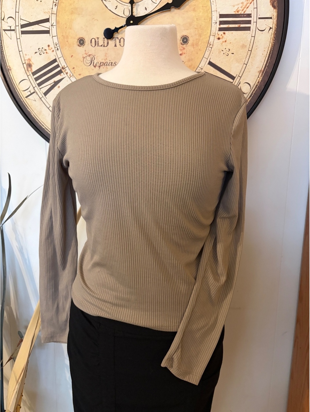 Olivia Rae New York Women's Long Sleeve Top Size S Tan